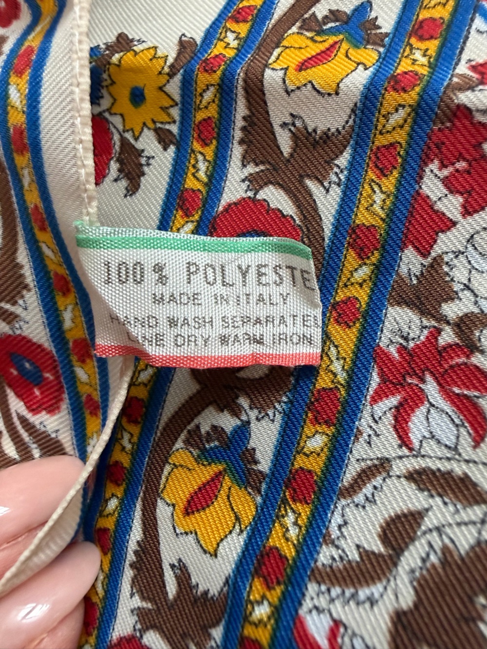 🌼Morsly Floral Printed Beige Scarf. Made in Italy, 26 x 26, 100% Polyester - Picture 8 of 12
